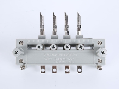 HH101B單相PC下出線(xiàn)表座（4滑塊-105、125MM-孔距，-M8-螺桿）